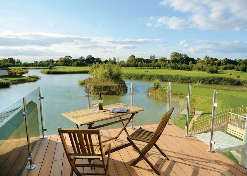 One to suit the whole family, at Tydd St Giles, there's golf, spa, indoor pool, nature trail, fishing, bar, restaurant, and that's just on the stunning landscaped grounds ow.ly/g2VW50m213I #childfriendlyescapes #familytravel #staycation #wales