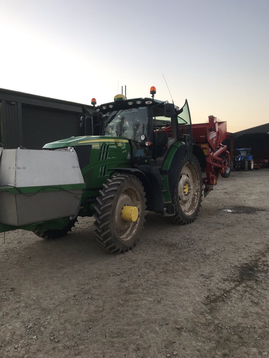 TruLineTech's tweet photo. Setting up #sectioncontrol on this @GRIMMEGroup planter ready for the morning, using #4240 displays and @RVTractors #RVTRTK network. We can document varieties and as well as applied rates that can be imported straight into the #opscentre #precisionag #planting19 https://t.co/07GBfnlaQ3