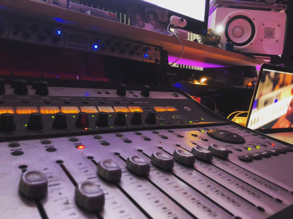 MixedByBonkaz's tweet photo. Need your song mixed / mastered? 2 for 1 special going till Friday!! Sample link in bio! 💪🏽💯 #audio #mixengineer https://t.co/m2uVtiaZZv