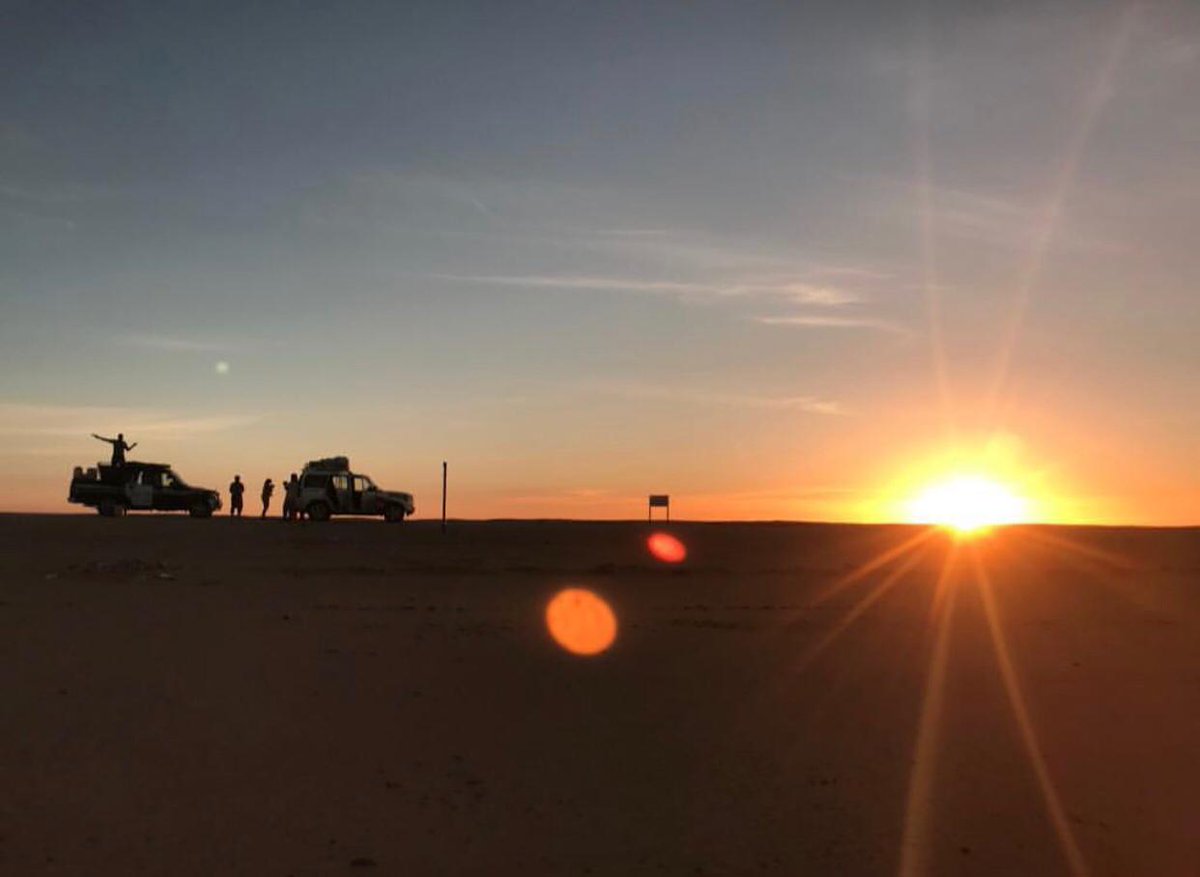 SmartlyLive's tweet photo. 🇸🇩"Saludamos a Smartly, frente pirámides de Meroë. Nos sorprendió su majestad en la puesta de sol. Decidimos acampar y fuimos recompensados por una gran luna llena ¡Gracias por la bienvenida Desierto del Sahara!" @GalaSoler16 nuestra representante argentina @africancaravan #ODS https://t.co/BjxEV7LOkZ