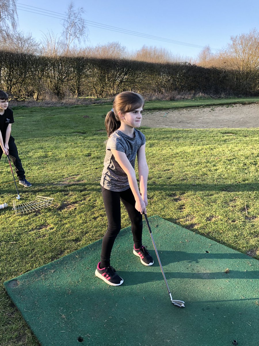 AmDavies29's tweet photo. Introducing @LingsPrimarySch new group 4 @OverstonePark Scholars @GolfRootsHQ @EnglandGolf #getintogolf https://t.co/zMWqeu17Yf