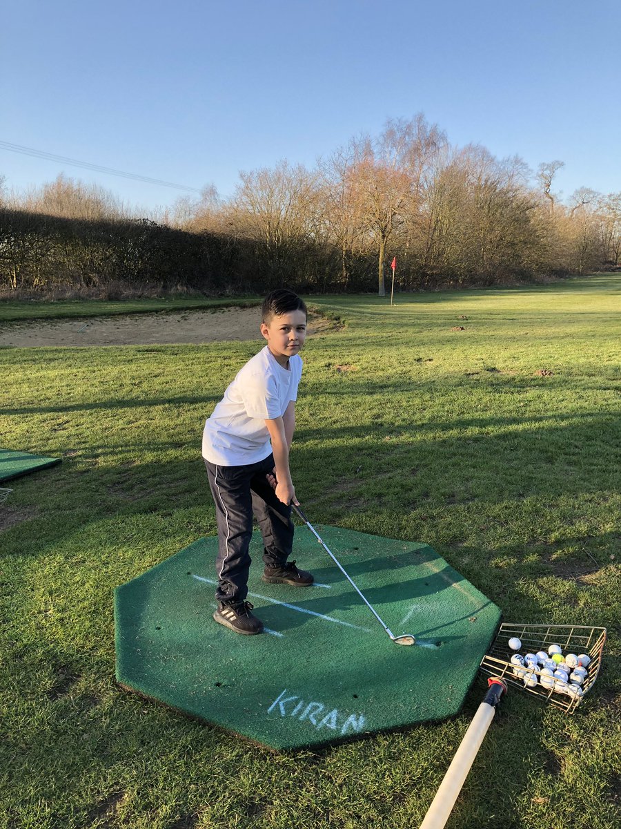 AmDavies29's tweet photo. Introducing @LingsPrimarySch new group 4 @OverstonePark Scholars @GolfRootsHQ @EnglandGolf #getintogolf https://t.co/zMWqeu17Yf