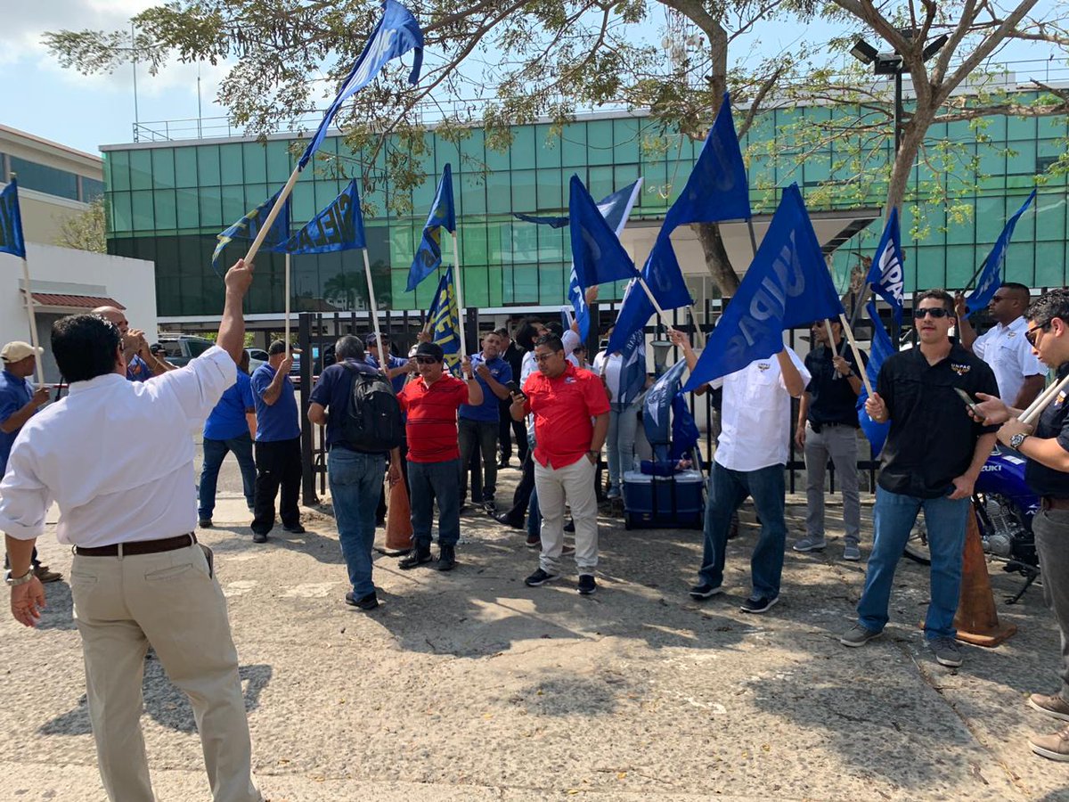ITF_Americas's tweet photo. #Panamá sindicatos afiliados de la aviación #FENATIA y #APACTA, junto con el sec. reg. en funciones Edgar Díaz, se reunieron con autoridades de aeronáutica civil para plantear su posición de rechazo a la Reforma a la Ley de Aeronáutica Civil #SomosITF
https://t.co/sZfJRW0L8g https://t.co/SPbnWa7ZWo
