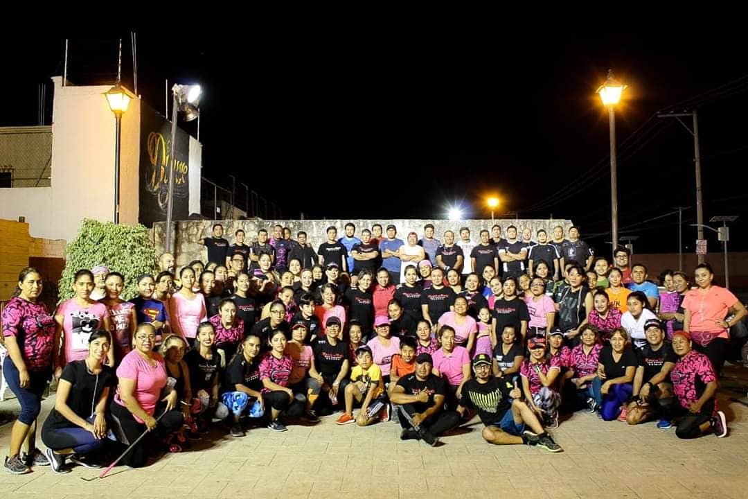 RunInOaxaca's tweet photo. Así de bueno se puso el #Split5 rumbo al #RnROaxaca.
Tuvimos la visita de Luis Galvez, Director de @RnRMexico y de @MontseHeinze, directora de la @CECUDE_GobOax quien nos acompañó todo el trote y al final regaló pases extras para el concierto a todos los corredores. 
#SomosRunIn https://t.co/vLl9XXxoZz