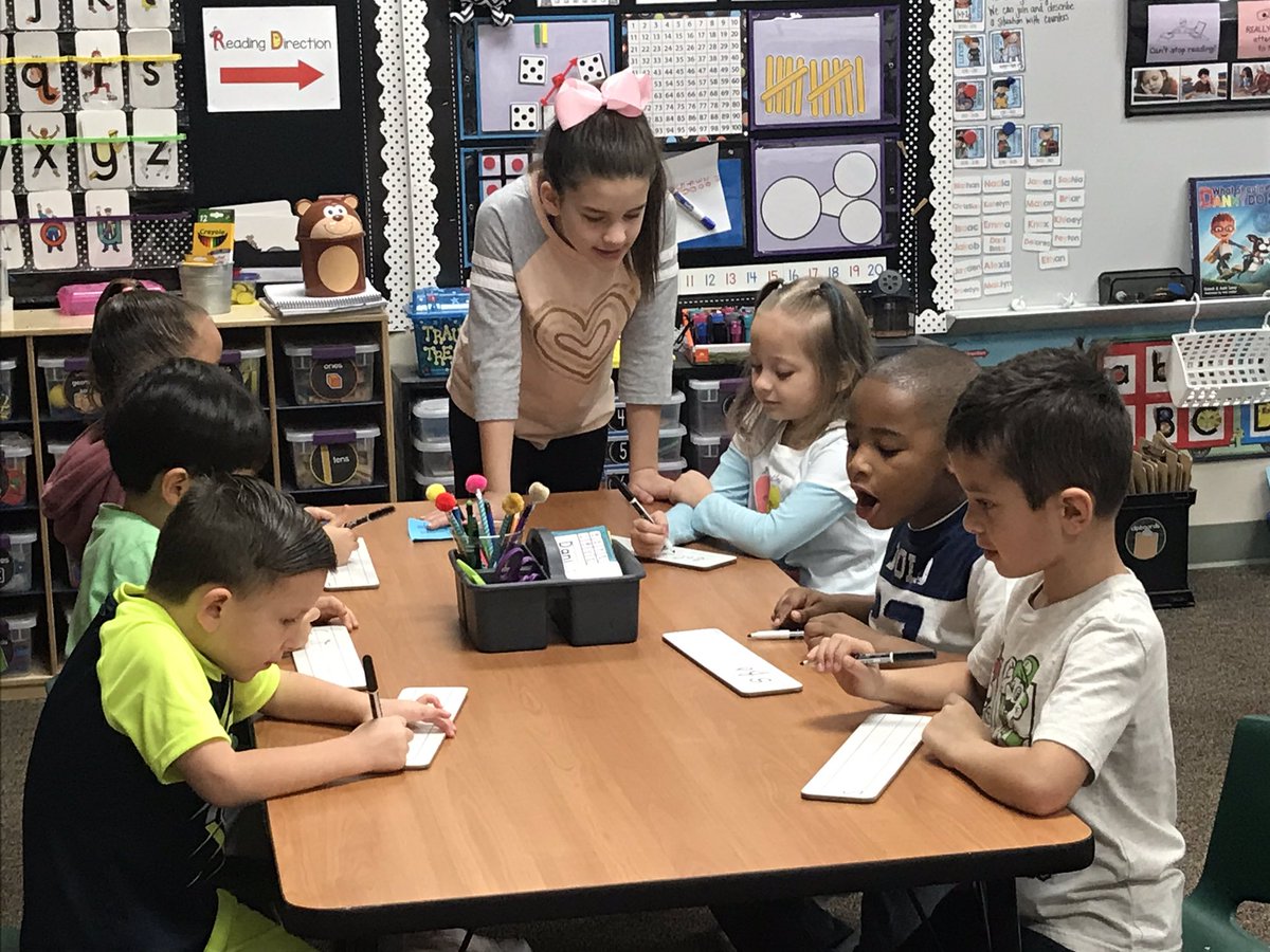 JanetTrautman_K's tweet photo. Our 4th grade kindergarten assistant leading the way! #leaders #tilm @CaprockES #cescelebrations https://t.co/bwccpA55d0