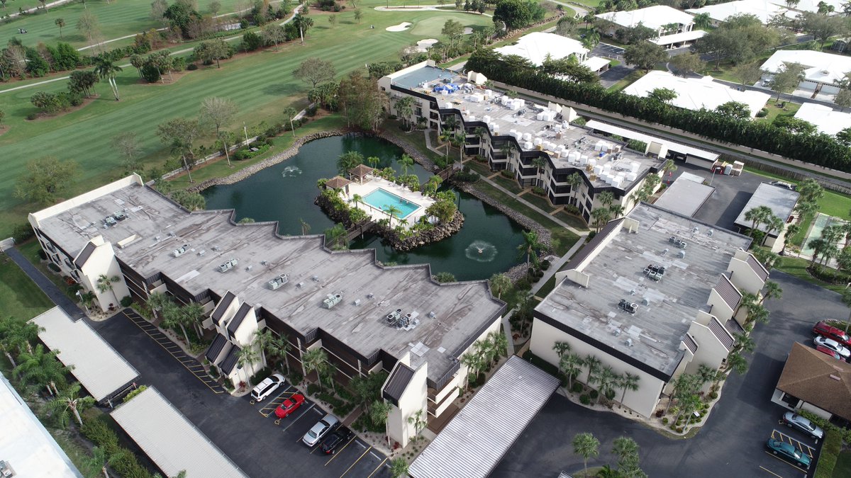 CFSroofingLLC's tweet photo. ¡Día uno de nuestra División de Operaciones en Cypress Condominiums!
Beneficios de reacondicionar su techo:
-instalar una superficie altamente reflectante
-un rendimiento añadido para aliviar situaciones de estanqueidad
-resistencia a la formación de moho, suciedad y pinchazos. https://t.co/RAfNf5pHl7