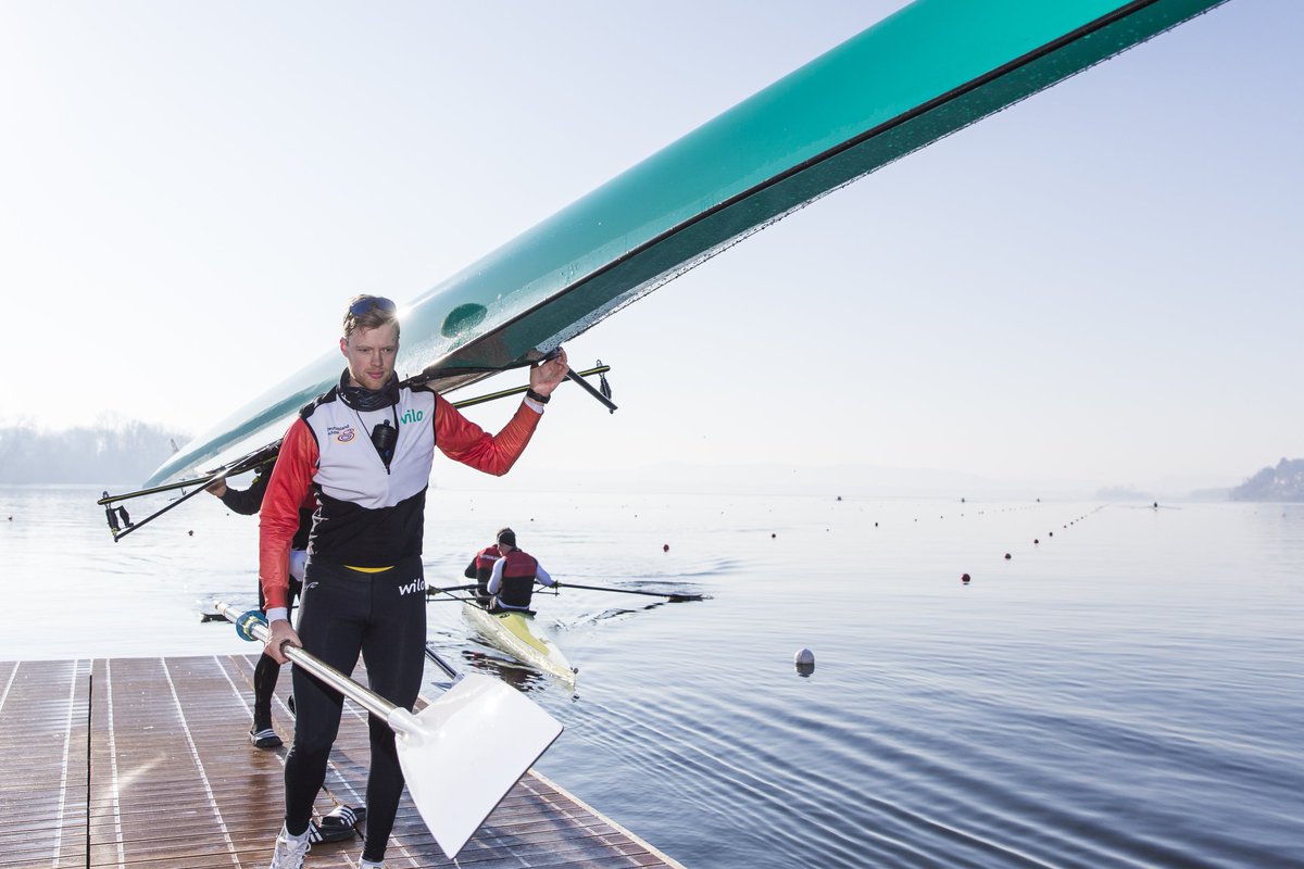 Deutschland8er's tweet photo. "Alles ist auf die Sportler ausgerichtet", sagt Johannes Weißenfeld über die Trainingsbedingungen in #Gavirate am #LagodiVarese. https://t.co/Pd54br8bxC 📸: Lennart Heyduck
#deutschlandachter #d8 #rudern #wilo #italien #zweier #training #interview #RoadtoTokyo #teamdeutschland https://t.co/c3tbgvqtml