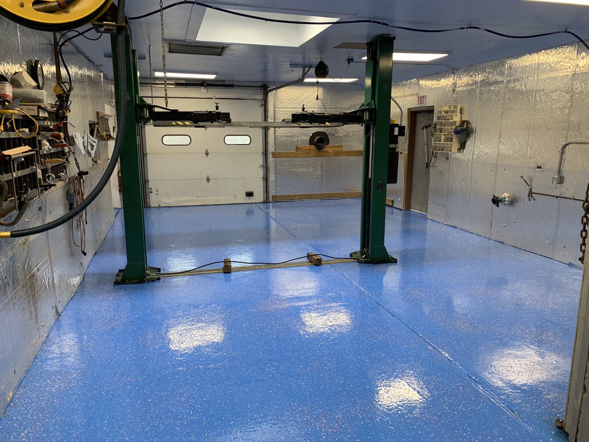 JBturfmonkey's tweet photo. Finishing up a little shop make over. Installed new lift, LED lighting, some new paint, and epoxy floor https://t.co/WmPDP2X4KI