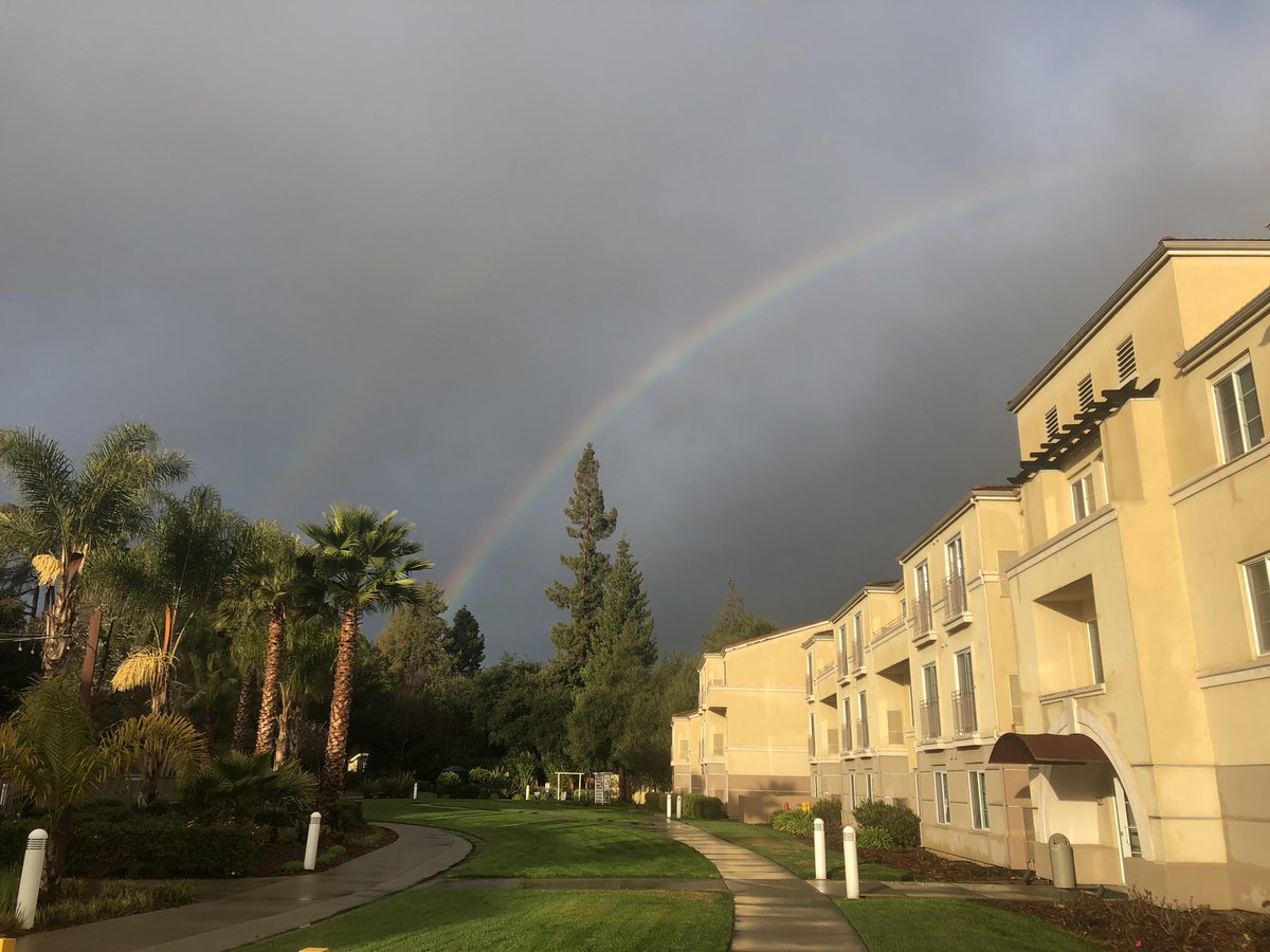 yonatantsav's tweet photo. Starting the last day of #IntuitManagers with a double raimbow https://t.co/KHq7iz8tH3
