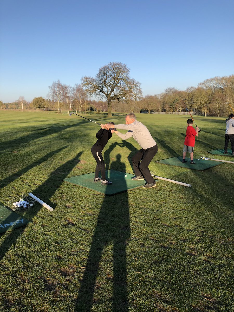 AmDavies29's tweet photo. Brian adjust one of @LingsPrimarySch new golfers back swings @OverstonePark @GolfRootsHQ @EnglandGolf #getintogolf https://t.co/BUKBbCszwn