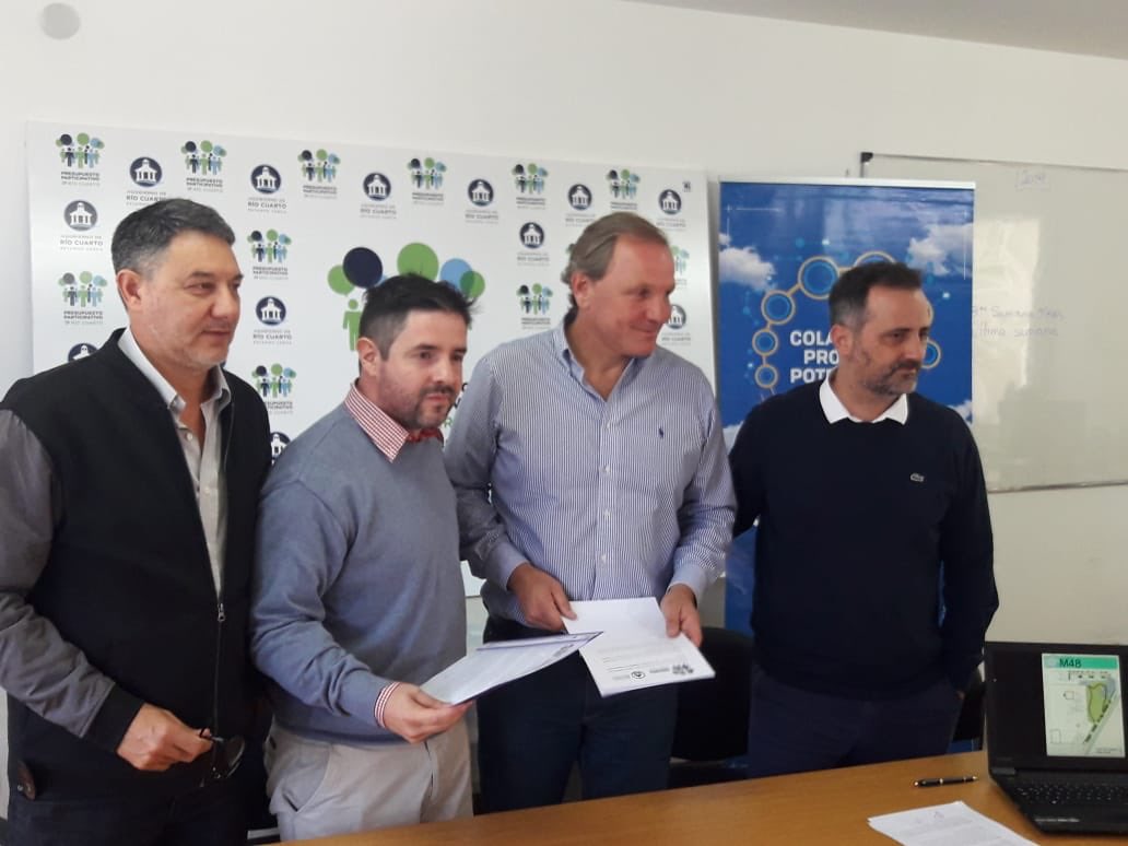 clusterrio4's tweet photo. 📝 Hoy se firmó un convenio entre la Municipalidad de Río Cuarto y el Cluster Tecnológico para la ejecución de la Plaza Tecnológica en el marco del Presupuesto Participativo 📝
Estamos avanzando de cara a la consolidación del Parque Científico Tecnológico en la Manzana 48. https://t.co/bwwq4UHm10