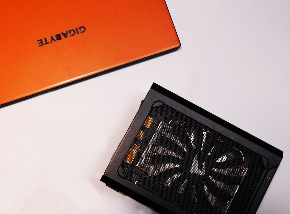 AorusOfficial's tweet photo. just plug & play! 😎
it's as simple as that! 👌
AORUS RTX 2070 Gaming Box available now!
🛒 👉 https://t.co/heigcBPEij
.
.
.
#AORUS #egpu #externalgraphics #externalgraphicscard #gaming #portablegaming #gamingpc #pcgaming https://t.co/tKkYgs88tV