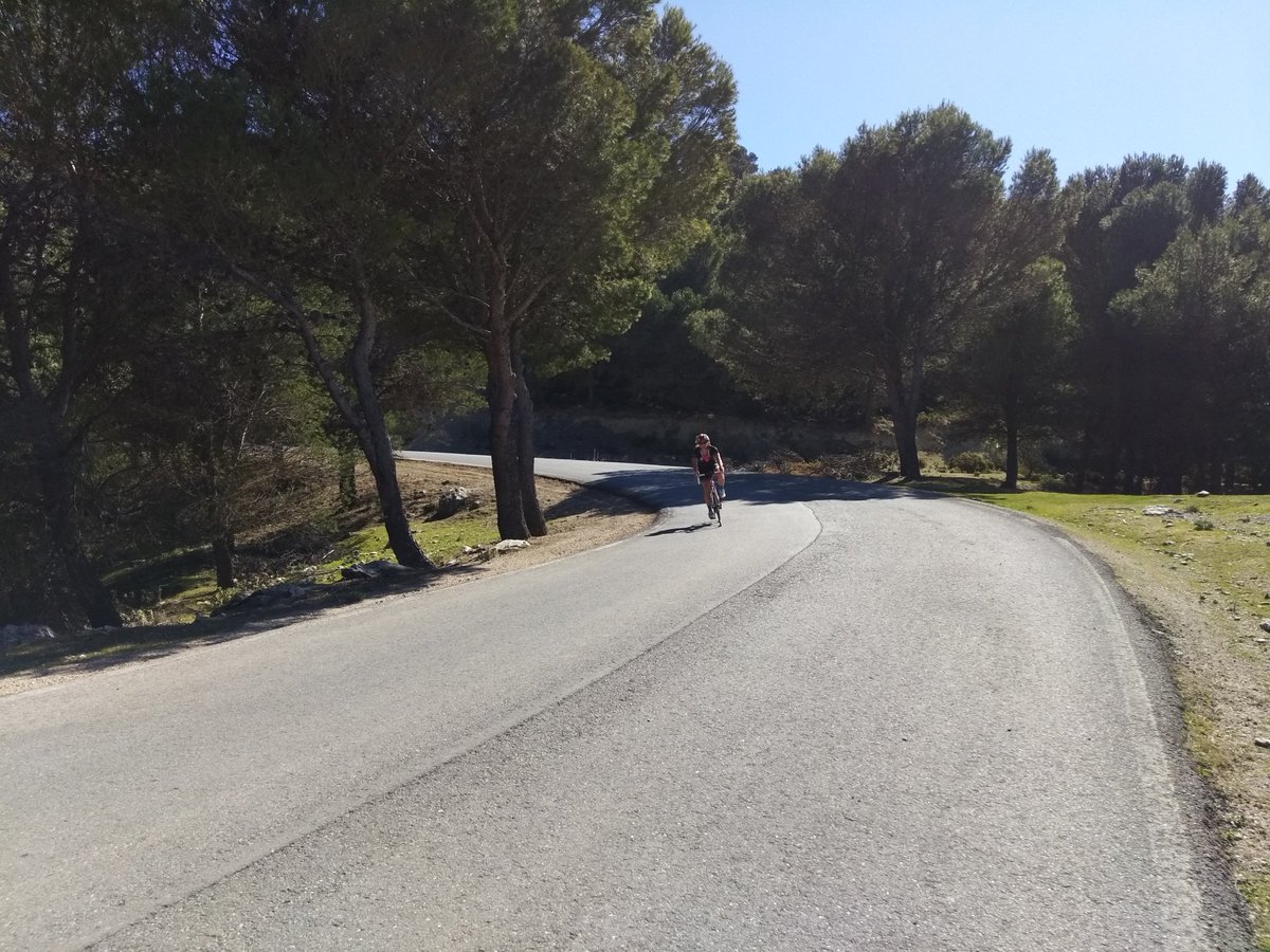 Last weeks ride with these clients. 140k and 2800altms.
strava.com/activities/217… #strava