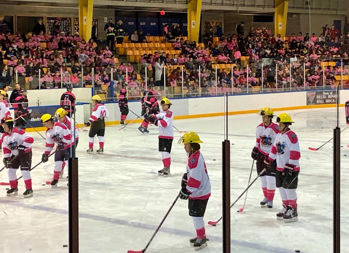 #stopbullying and #bekind #deltalearns while taking in some hockey #PinkShirtDay2019