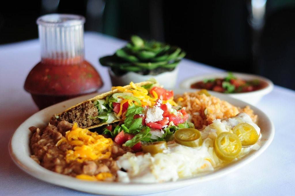 Really hungry? Our Hard Taco plate is the perfect remedy. More Lunch Specials Here: buff.ly/2ORQVYO