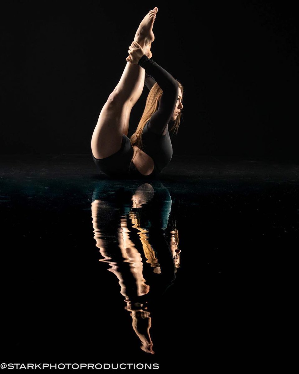 HarlequinDance's tweet photo. #WowWednesday

Can't stop staring at this photo of contortionist/dancer Marina. 👀

📸: @starkphotopro

#hishine #discoverharlequin https://t.co/vtoVWZrSjT
