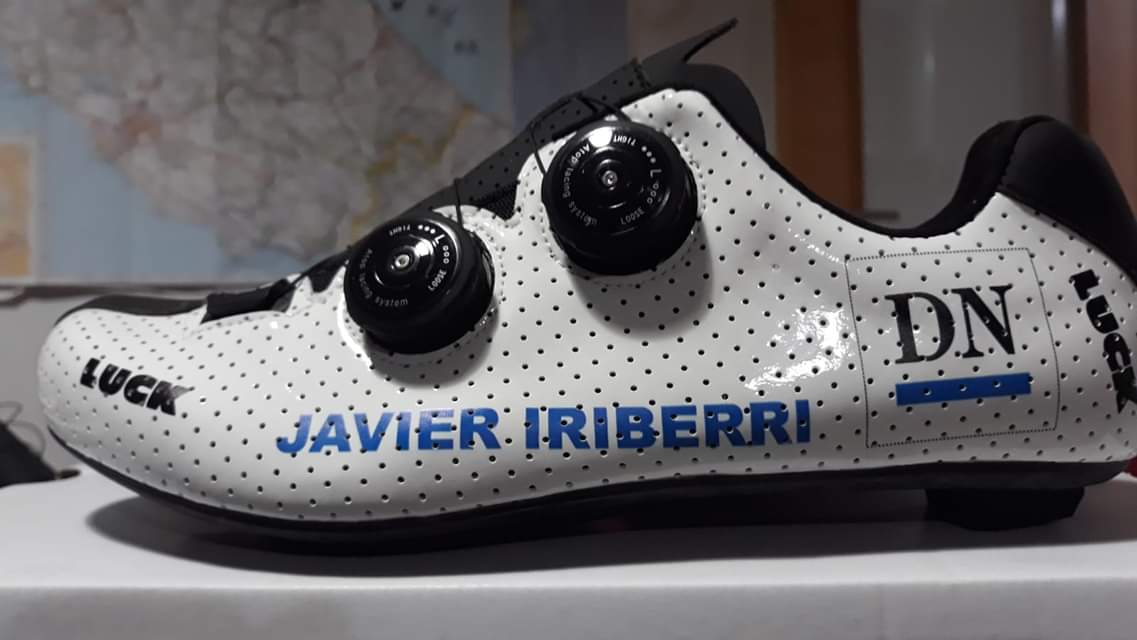 Así es la nueva equipación. Estoy muy contento por contar con el apoyo de <a href="/DiariodeNavarra/">Diario de Navarra</a> y de poder continuar el viaje con los de siempre <a href="/cafenasa/">Cafés Navarra</a> <a href="/larequibike/">Larequi </a> <a href="/LuckBike/">Luck Bike</a> <a href="/Nutergia/">Nutergia</a> <a href="/GabolOficial/">Gabol</a> <a href="/VertixWork/">VertixGlobal</a> #trelock #specializedbycicles <a href="/PEAKVISION1/">PEAKVISION</a> <a href="/PotroGoni/">Carnicerías Goñi</a> <a href="/centrokunap/">KUNAP</a>