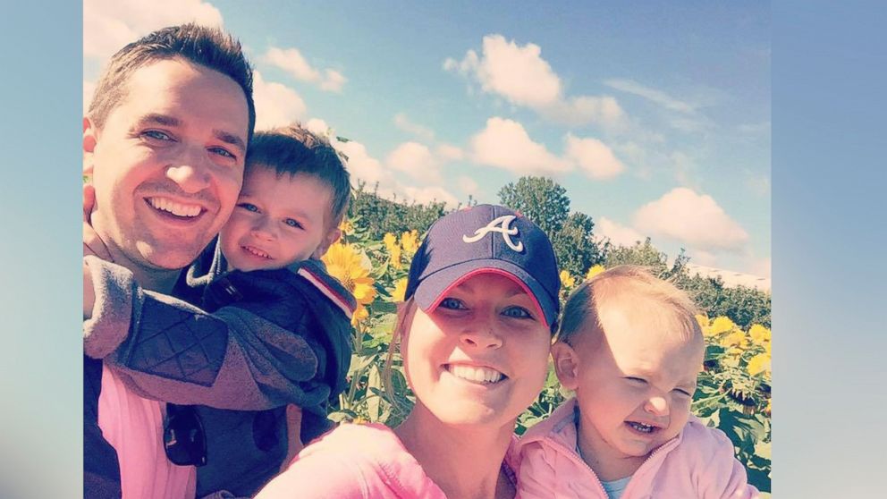 Family of TV meteorologist says she struggled with eye surgery complications before committing suicide. goodmorningamerica.com/wellness/story…