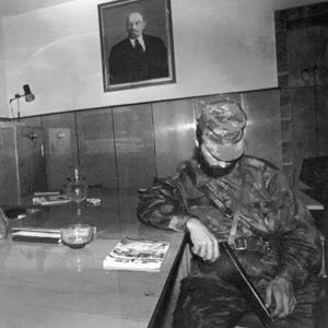 İşte bu sırada, Aslan Mashadov’un yerine düzensiz gerilla birliklerini komuta eden Şamil Basayev çıktı sahneye. Basayev’in ismini Ruslar ilk kez 1991’de Grozni’deki KGB binasını 2 manga askeriyle ele geçirdiğinde duymuştu.