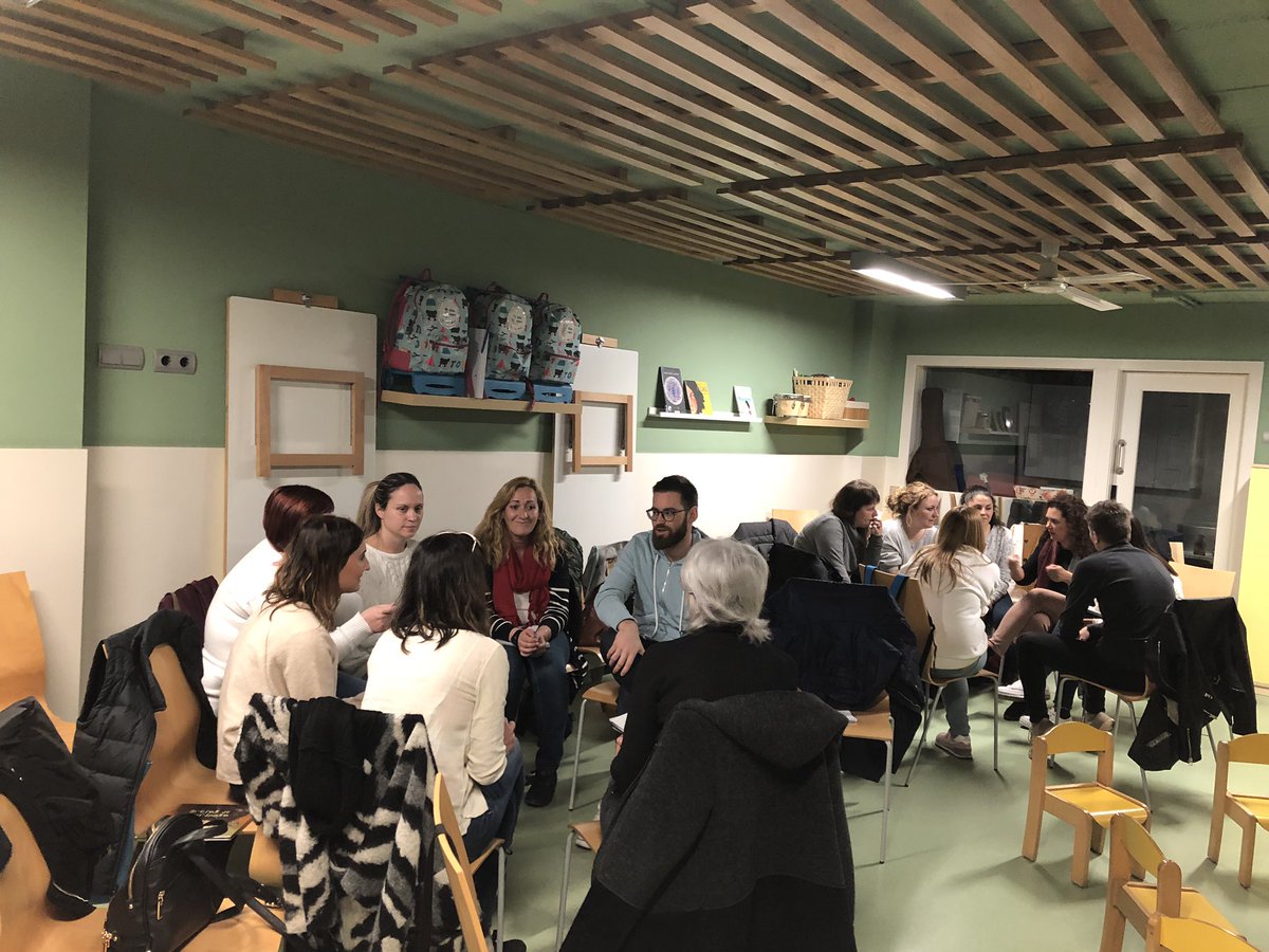Soniapex's tweet photo. Estem al #CEIF #canpuiggener amb professionals de les #escolesbressolmunicipals fent una sessió de treball sobre el periode de #familiartització... seguim #mestres #bressol #formació #sabadell @JoanBerlanga @sbdeducacio https://t.co/X91kziobwP