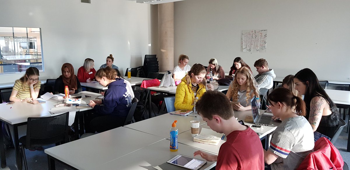 sangeet's tweet photo. Day 1 with lovely Early Years undergrads from USW (Newport campus) for our Digital Leaders Short Course. See a couple of reflections: #digitalliteracy #digitalwellbeing #earlyyears #essentialcpd #digitalcompetence cc @PippaWaktins https://t.co/E6vswwJuNU