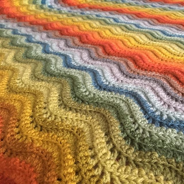 sirenhoopsuk's tweet photo. WIP #crochet #crochetafghan #ripplestitch #crochetersofinstagram #handmadeblanket https://t.co/pXzdMgC34D https://t.co/TIE12zK5jl