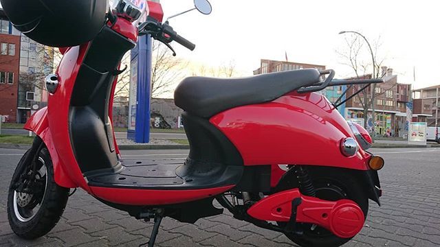 JerriKoe's tweet photo. When the sun comes out and you're excited to roll again, there is nothing better than to clean your scooter. 🛵 Looking like on day one (without the scratches...) and it was fun too!
#scooter #electricscooter #unu #sunny #carwash #clean #red #readyfo… https://t.co/fCOI0IY1C2 https://t.co/frjKo12VVu