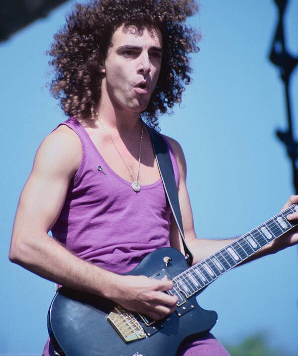 Happy birthday, Neal Schon! 