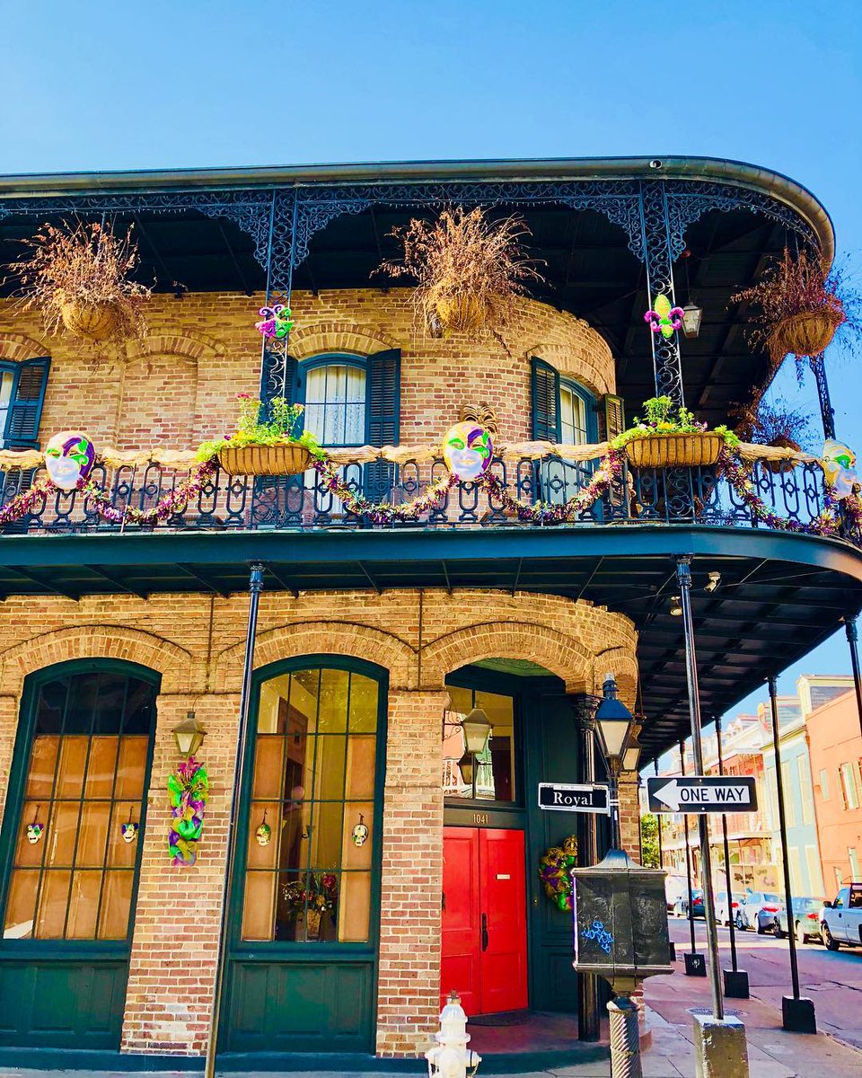 LeMeridienNOLA's tweet photo. Mardi Gras is just around the corner. Describe your excitement using emojis. 🎉🎭💜💛💚🎶

📸: mr.lanterman
#Carnivalseason #mardigras2019 https://t.co/NERyjZnuXk