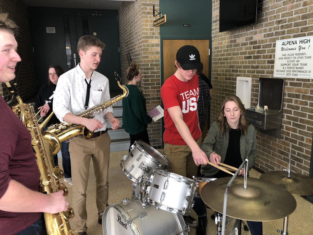 TBerriman's tweet photo. #AlpenaHighSchool Course Fair https://t.co/aoDhgb70lN