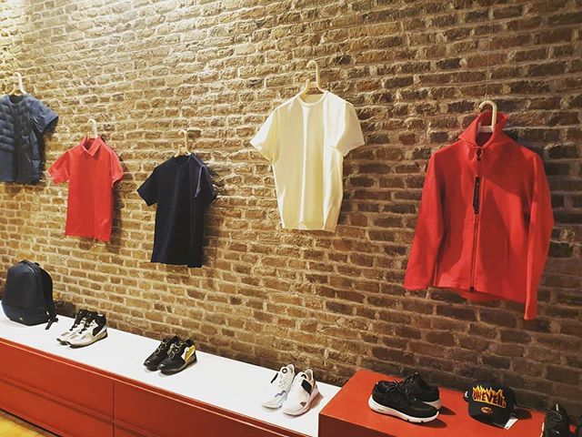 Lazzari_Store's tweet photo. New collection #descente #shoes #leathercrown #kolor #newarrivals #lazzari #lazzaristore https://t.co/qf4NQNtZJO https://t.co/tP9lBGcA98