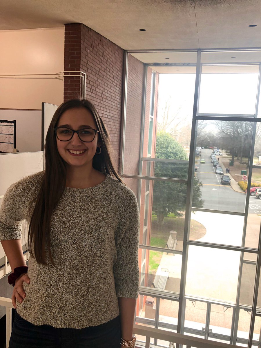 EmilLRU's tweet photo. 🤝👋 Meet LR’s Freshman class President, Olivia Thorne. Olivia is a member of the Lineberger Fellows and is currently in the 3+2 Medical Studies to Physician Assistant Studies program 🏥👩🎓
#LRYou https://t.co/d1RBMrEA4H
