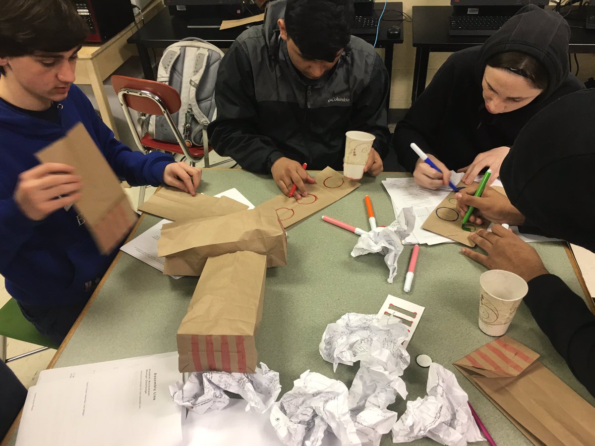 jomrosa's tweet photo. #FORKSUPCARY having fun making “color bricks” in assembly line fashion! Way to go TE11!! https://t.co/CNgsbiIGq4