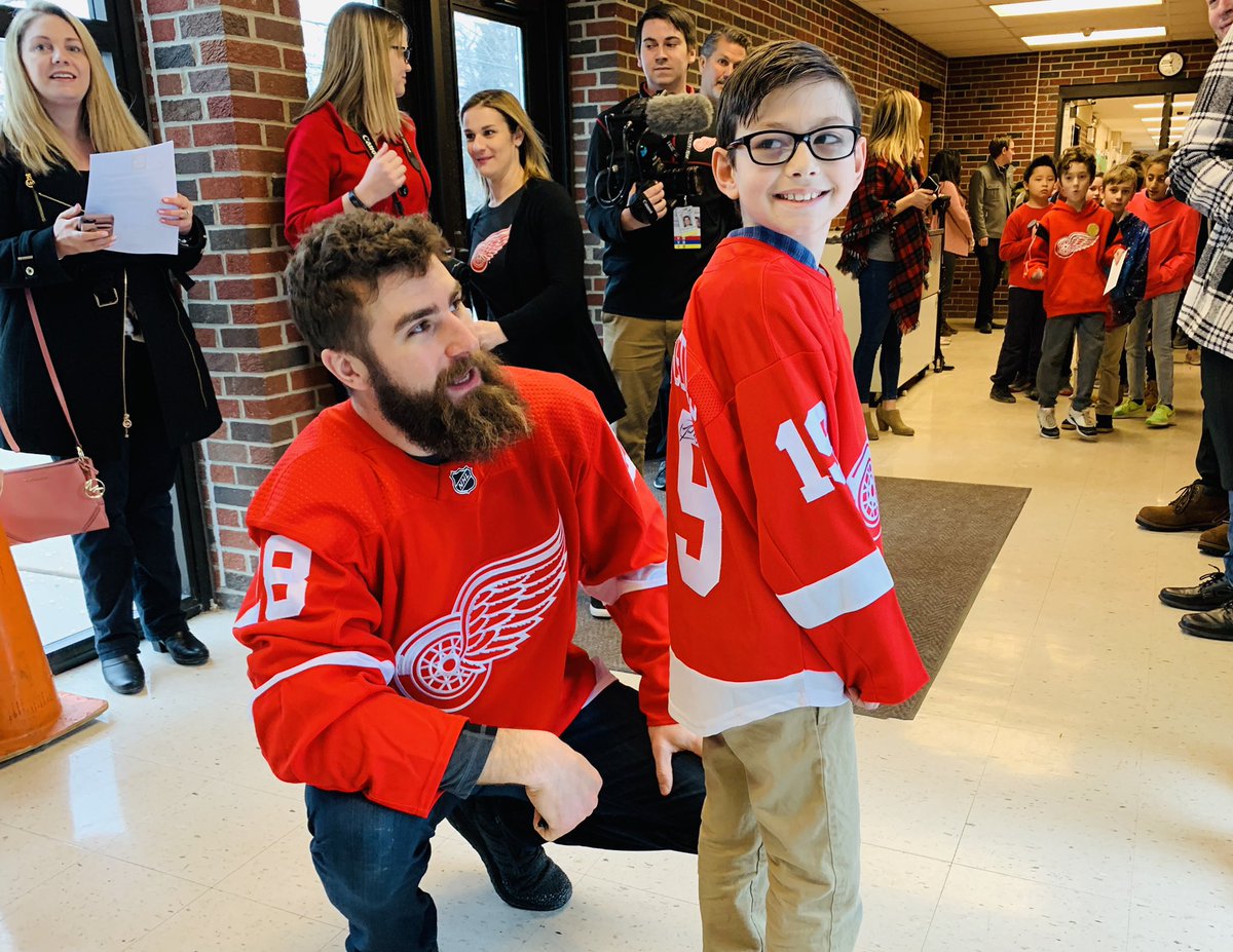 DetroitRedWings's tweet photo. 4th grader for the day. 😎✏️ 

Shoutout to Daniel for bringing us along to class at Emerson Elementary! #LGRW https://t.co/EPBAvPn8bV