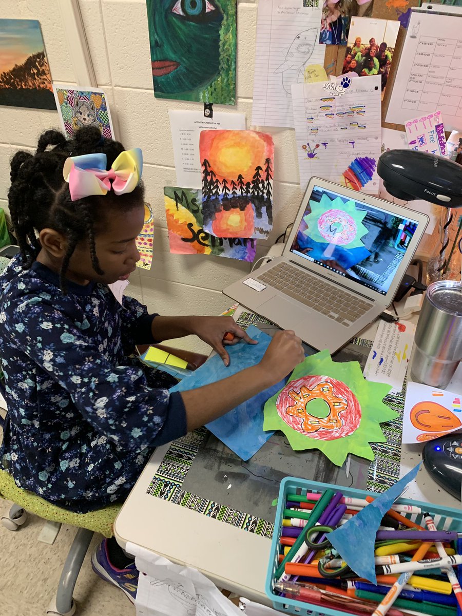 ArtInTheHub_100's tweet photo. We had a great time in 3rd grade today showing our classmates how to complete our #PopArtDonuts #Access #k12artchat #design #twothumbswayup @Ambieridley @ldpeluso https://t.co/yf8G44J1Xl