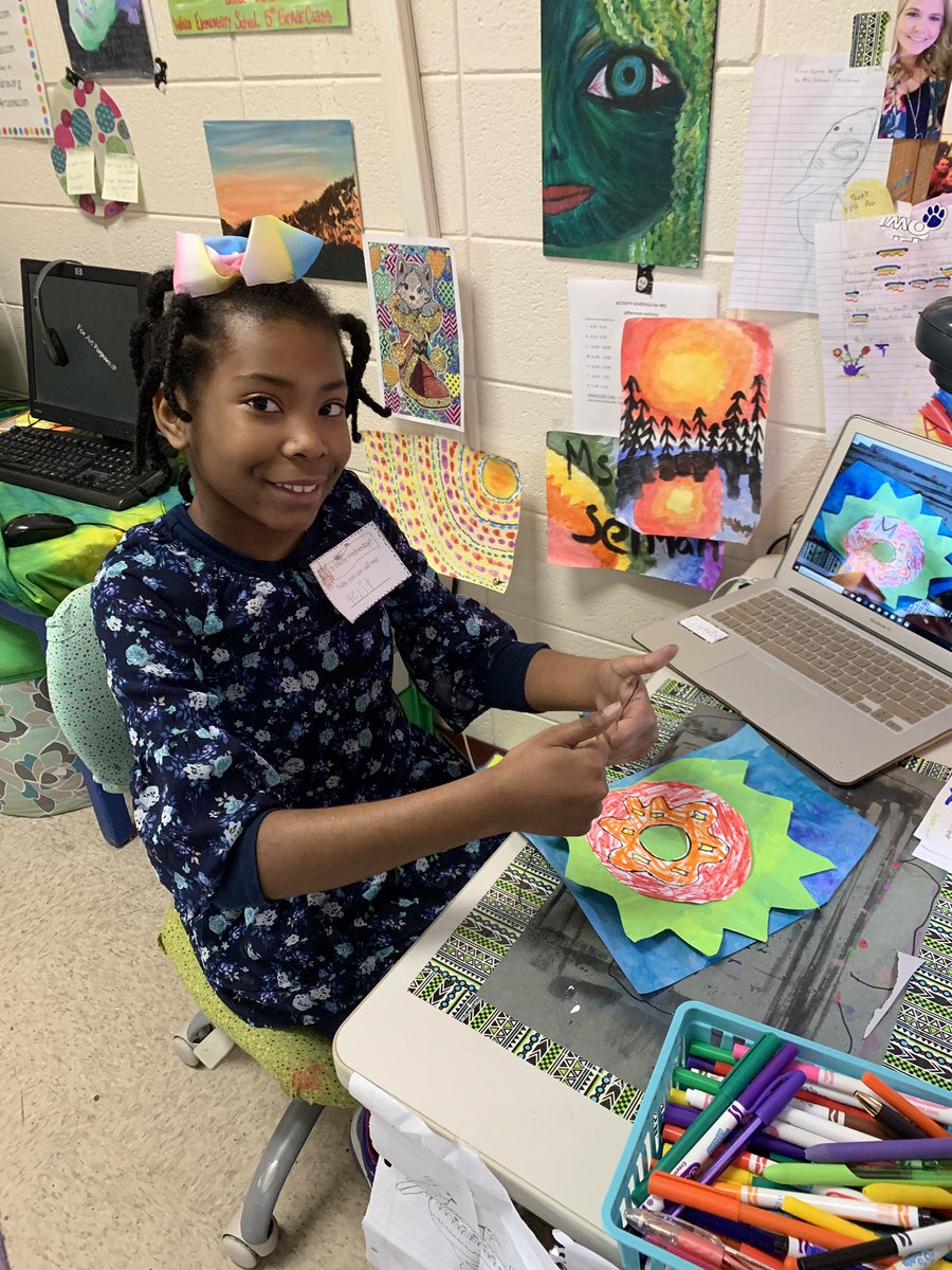 ArtInTheHub_100's tweet photo. We had a great time in 3rd grade today showing our classmates how to complete our #PopArtDonuts #Access #k12artchat #design #twothumbswayup @Ambieridley @ldpeluso https://t.co/yf8G44J1Xl
