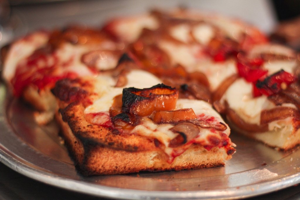 bbhsandiego's tweet photo. Get over this #humpdaywednesday with a slice of @villagepizzeriasd Godfather pizza with sweet onion, roasted bell pepper, and parmesan. #sandiego #diningoutsd #eater #yelp https://t.co/Nn5HrOUaZ1