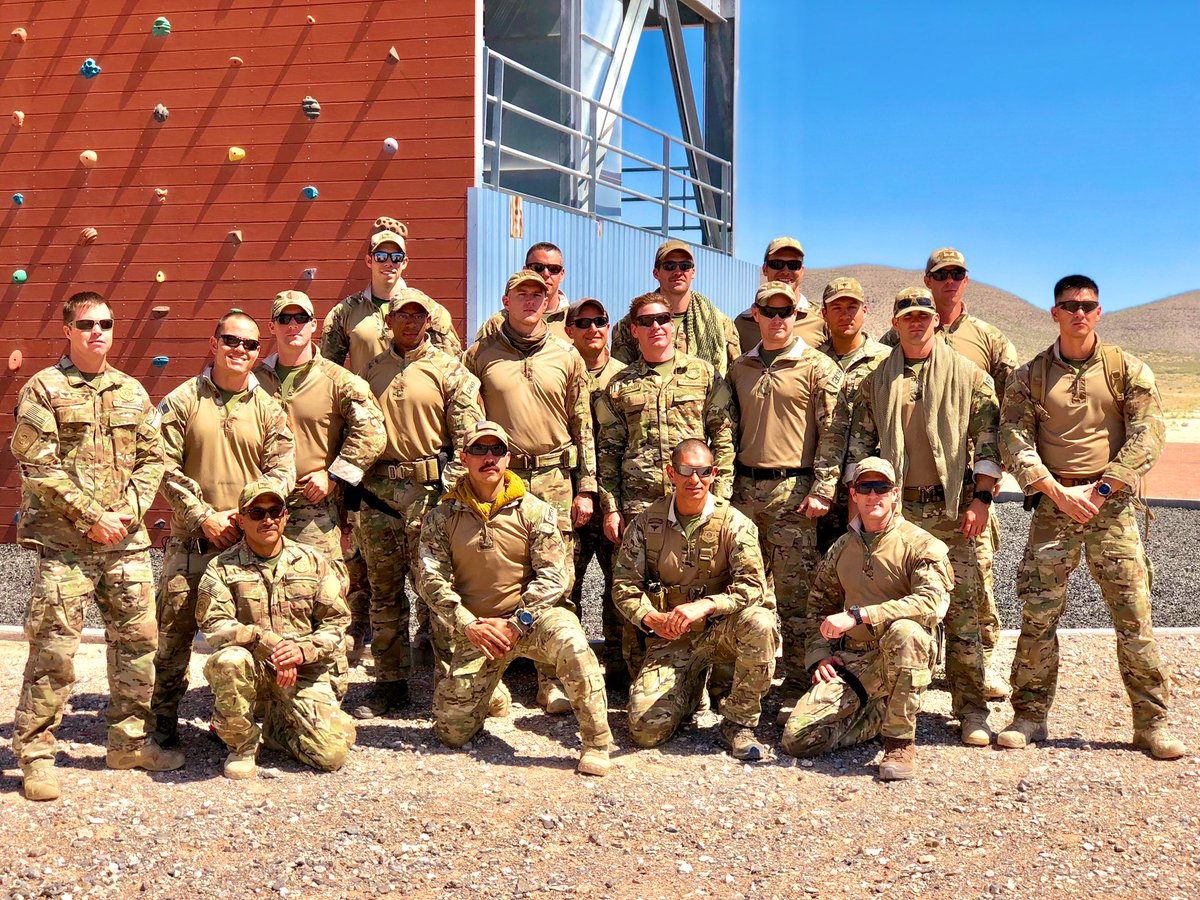 itscoloringtime's tweet photo. Felt like posting something today.. BORSTAR Class 28 @ Tactical Medical training in El Paso, TX. I love this job! #SAR #SOG #TacMed #WorkFlow https://t.co/4tAKKlaCtP