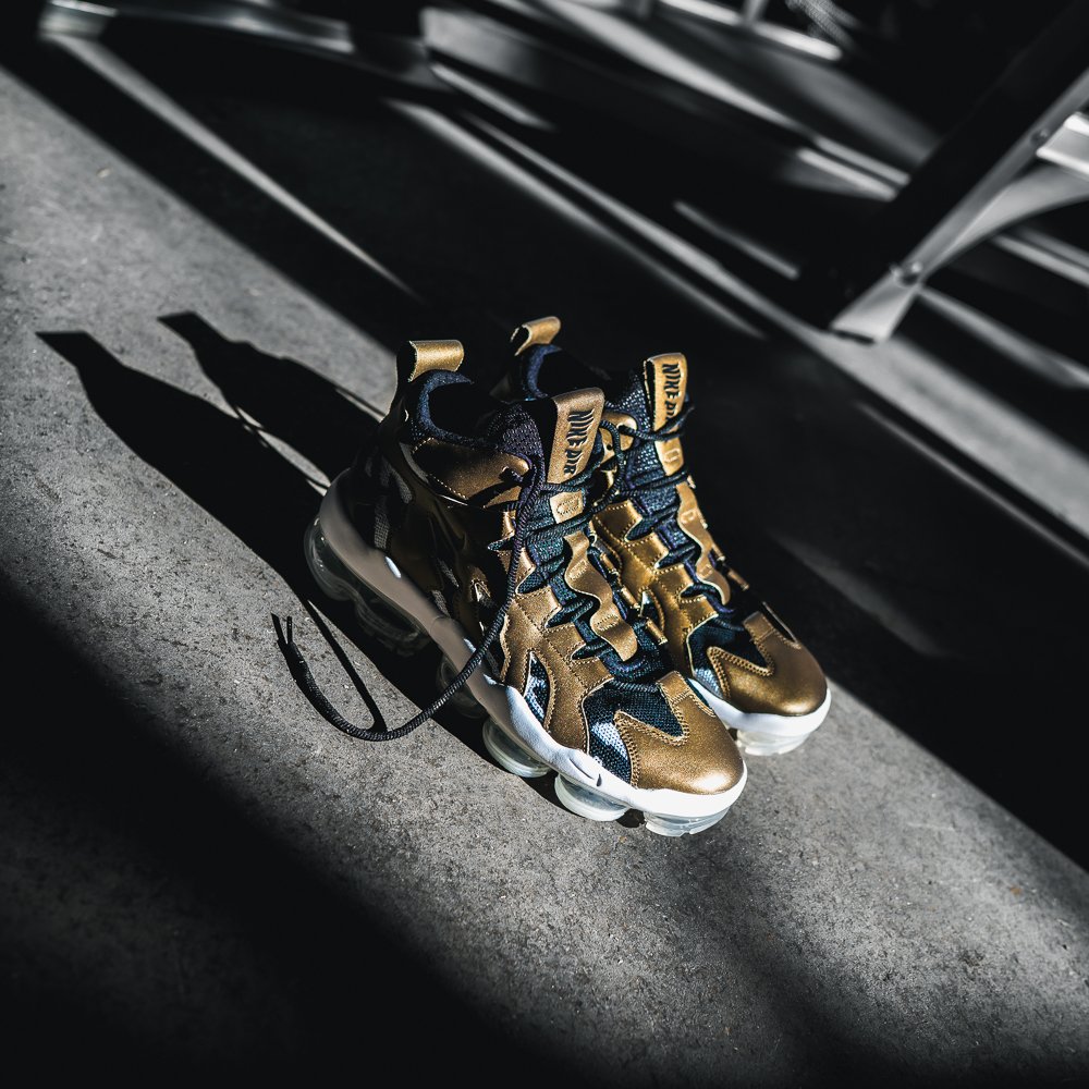 vapormax gliese gold