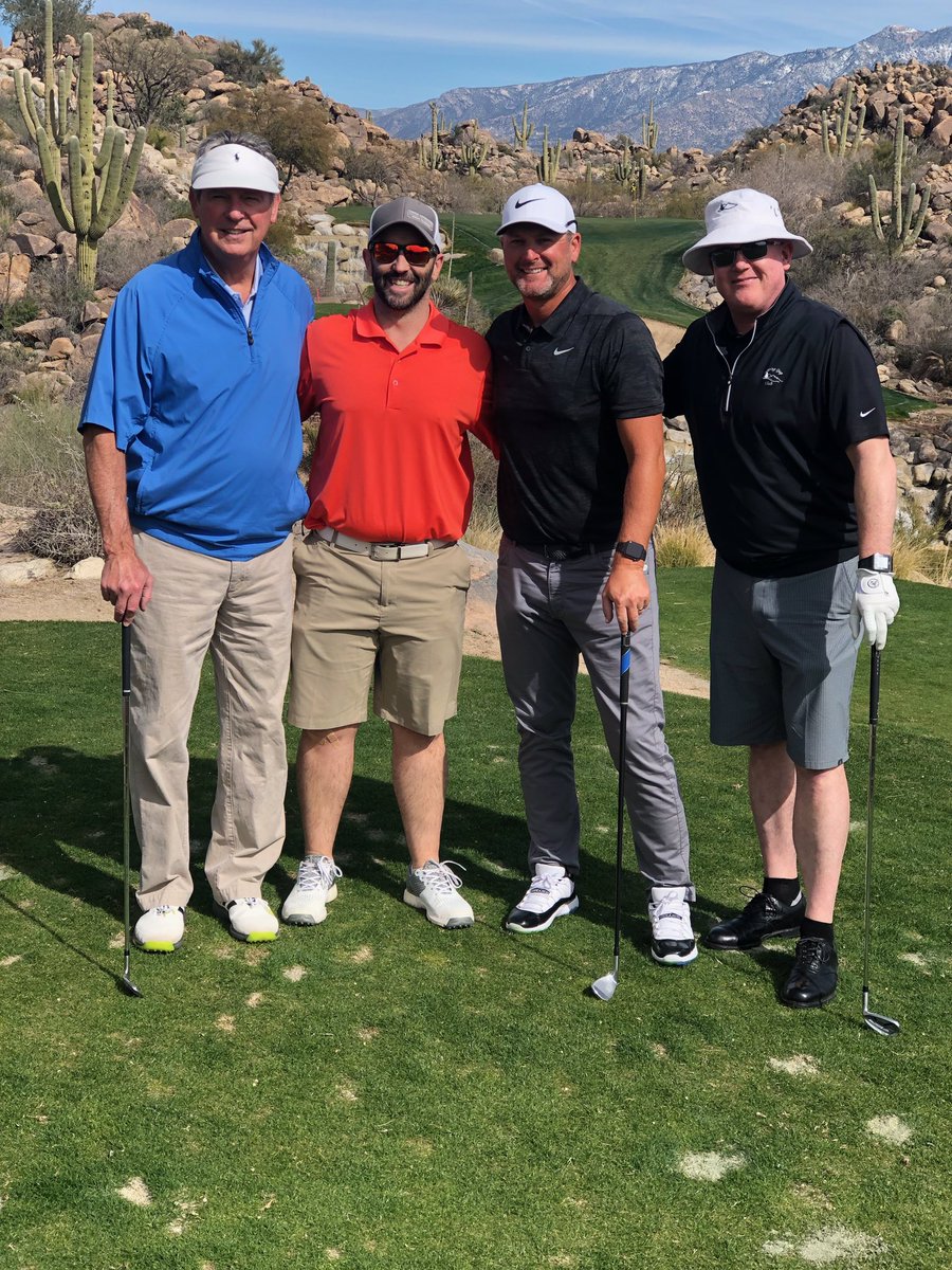 Lombardi_Fdn's tweet image. Ahead of the @CologuardGolf, @brhaas23, @4thandLongwell, Lynn Dickey golfed with cancer survivor @jaovery at The Stone Canyon yesterday.
