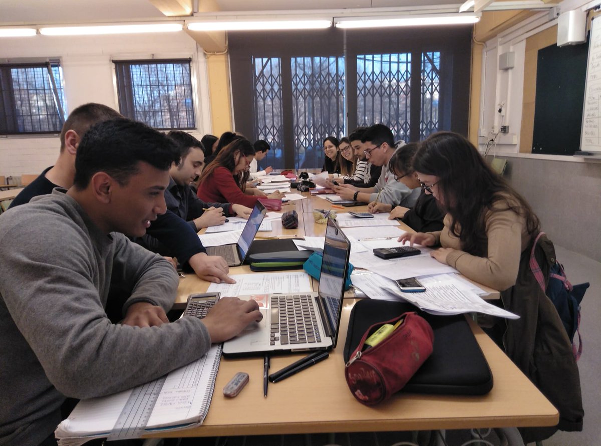 INS_EHTB's tweet photo. Les tardes a l'#EHTB són entretingudes sobretot quan s'ha d'utilitzar el #USALI (Sistema Uniforme de Comptes per a la Indústria Hotelera). El grup de #GestiódAllotjamentsTurístics no ha parat de sumar, de restar, de pujar, de baixar... #MoneyMoney https://t.co/3805qrHTIr