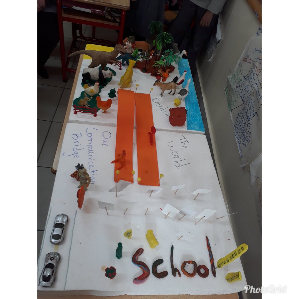 Fatimaarabi5's tweet photo. Do u remember Derdia?Derdia today is not like before!Our learners in grade4 were engineers today and they constructed a communication bridge that can be used by the derds to communicate with any one in the whole world #communicationbridge #communicationisanart @DawhaHighSchool https://t.co/yBbNTia6s1