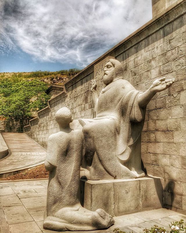 travelwithneel's tweet photo. There are many stories embedded in pieces of rocks. The statues bring some to life and rest are for the observer to bring out.
Is there any story this piece of rock reminds you of?
#ShotOnOnePlus in #Yerevan
#27Feb2018 #potd
#travel #travellingthroug… https://t.co/Tbm9Ejas9j https://t.co/a4F6rI4YrA
