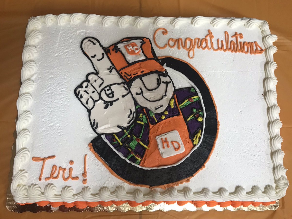 JHW1077's tweet image. Proud of Teri our Flooring Specialist #803 being selected for the Regional Specialist award for January 2019!! Super appreciative of her and all she does for our store and our customers!! #sellingmachine #superspecialist @l_tinsley @misshd03 @spartanbeast17 @AngelaWires @MMSdsm