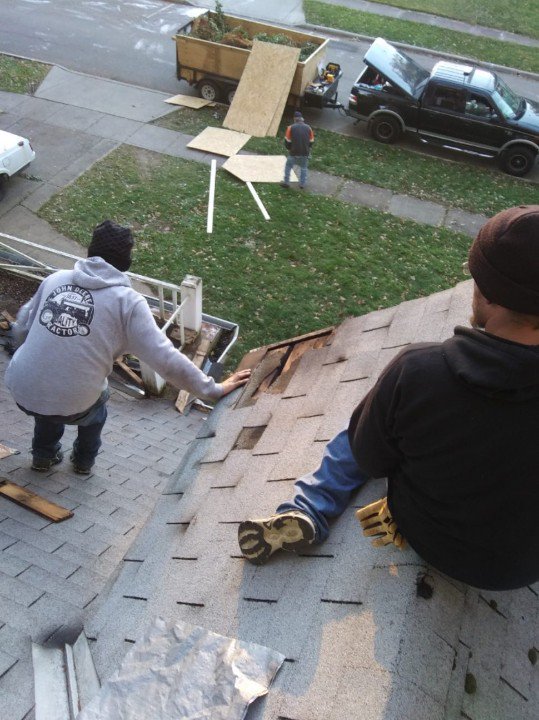 BryantHartke's tweet photo. #BryantHartke was called for help when a damaged roof in #NorthCollegeHill needed a temporary tarp. #WorkInProgress https://t.co/uzTyvGIglb