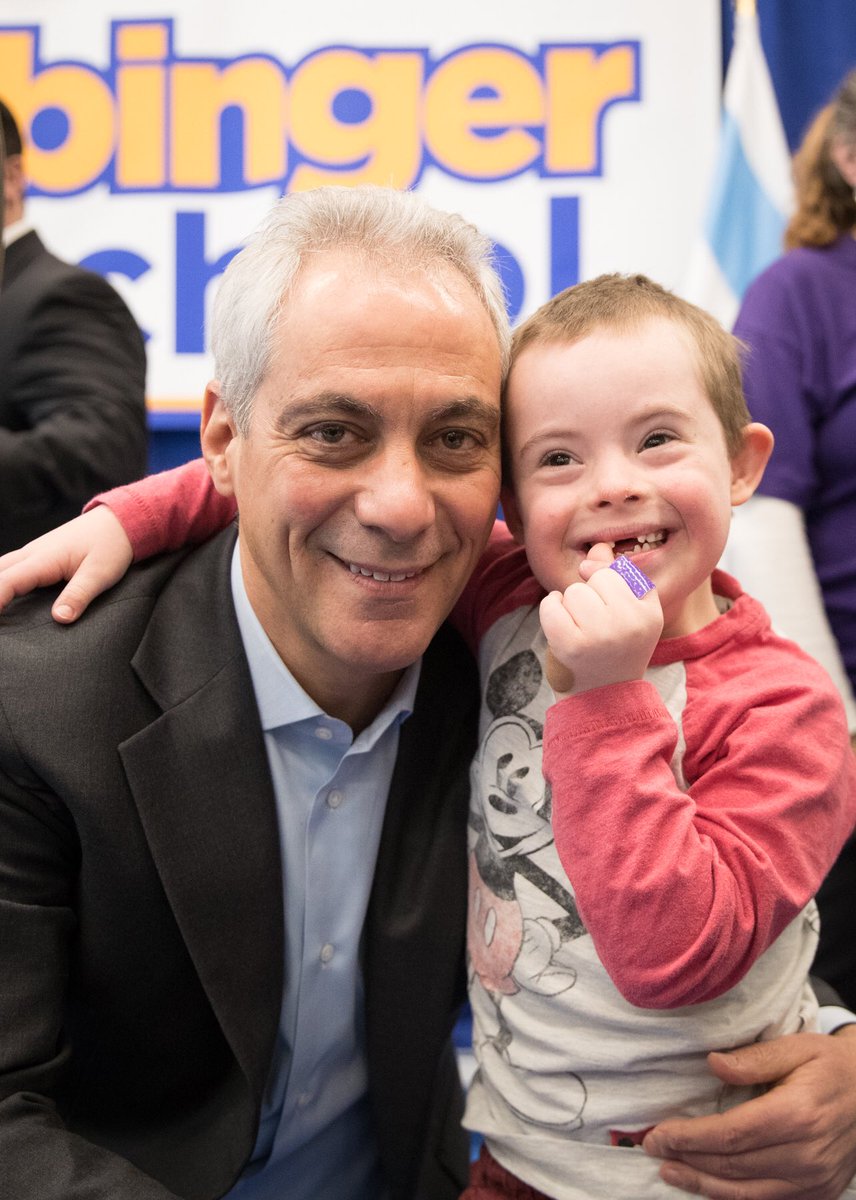 MayorRahm's tweet photo. Congratulations on your new annex, Ebinger Eagles! 🦅The 7 standard classrooms, 3 special needs classrooms, a science classroom, as well as art, computer and lunch rooms will solve overcrowding at @EbingerSchool, adding 180 spots. https://t.co/gH5sWSkvo9