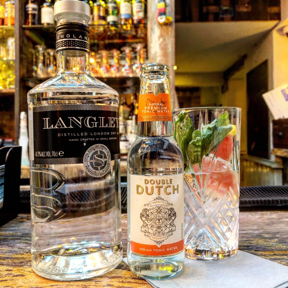 DrinksEnthusist's tweet image. Can’t go to Chester and not visit @thebotanistuk for a @LangleysGin and @DoubleDutchMix Indian Tonic 💪 #twinmagic #langleys #gin #tonic #doubledutch #chester #gandt