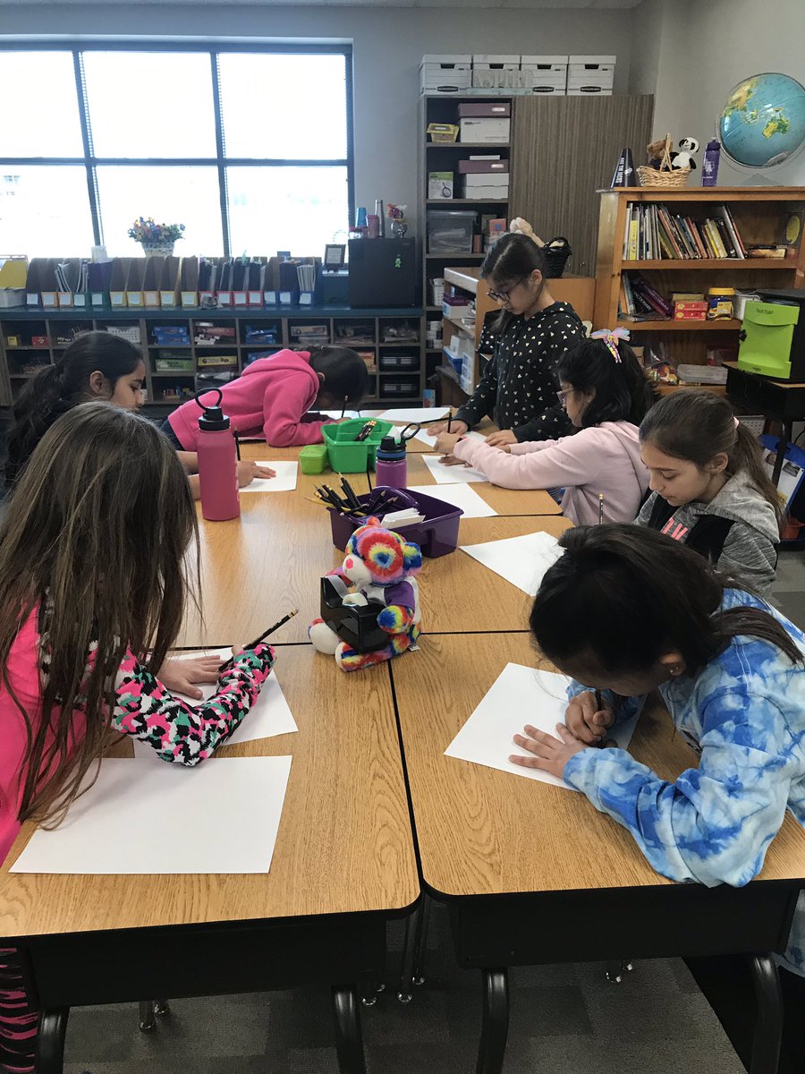 Dingereducation's tweet photo. Learning about loops, whorls, and arches. Fingerprinting exploration. 3rd grade GT kids. @VaughnElemFISD @TadlockElem #friscoisdGT #tadlocklearns https://t.co/kyzzYJX5UI