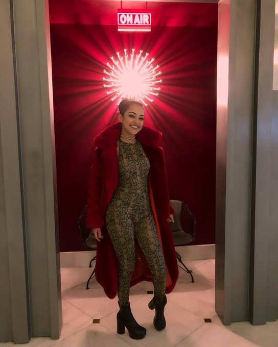 Your a queen use that crown to bring every man you meet to his mffff knees! https://t.co/XrrhbF1Vsm