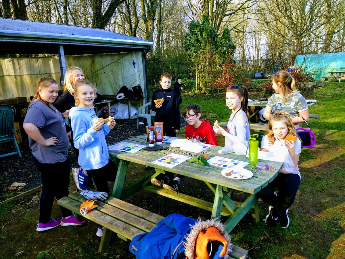 GlenburnPrimary's tweet image. Some of our P6 and P7 pupils starting their RSPB Wild Challenge Bronze Award at Troon Allotments. #rspbwildchallenge #rspb